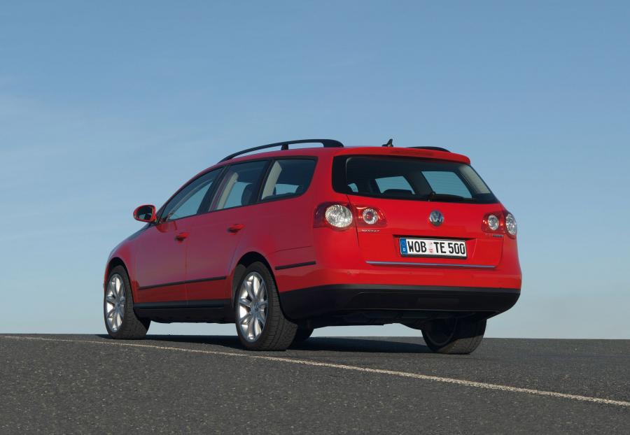  Volkswagen Passat Variant 2005 года  (фото 3 из 121)